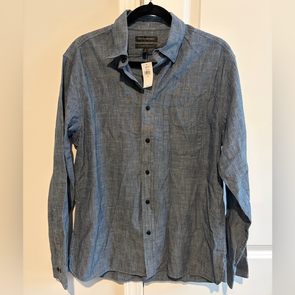 Banana Republic Casual chambray Button Down Shirt